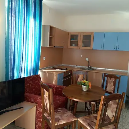 Студио С Балкон Apartment